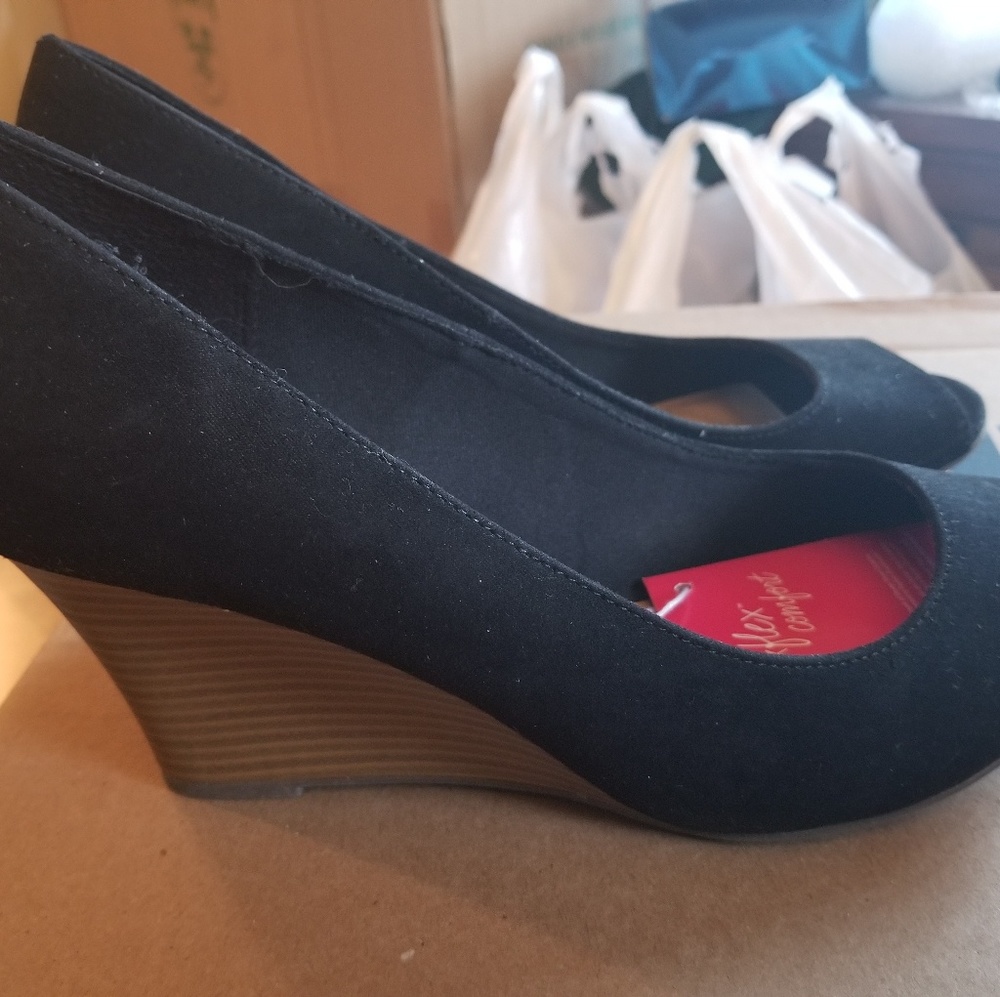 Dexflex Comfort Kylee Wedge - Black, Size 8M NWT